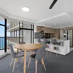 Imperial Surf Modern Beachfront Apartment - Coasthm