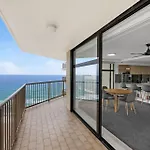 Imperial Surf Modern Beachfront Apartment - Coasthm
