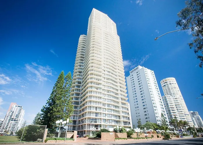 Imperial Surf Modern Beachfront Apartment - Coasthm