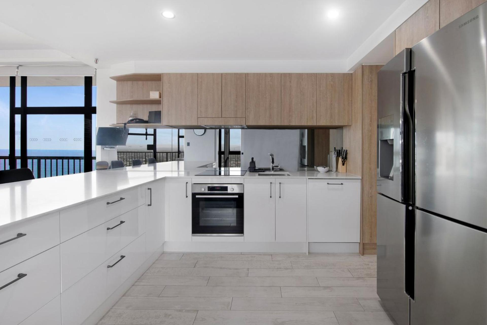 Imperial Surf Modern Beachfront - Coasthm Apartment Gold Coast